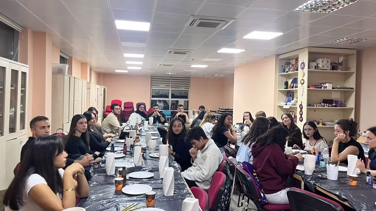 Muğla’da Öğrenciler Seramik Vazo Atölyesinde Buluştu